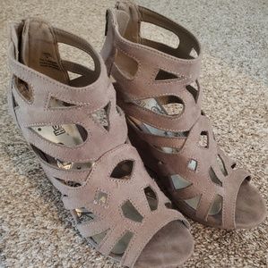 Microfiber wedge shoes